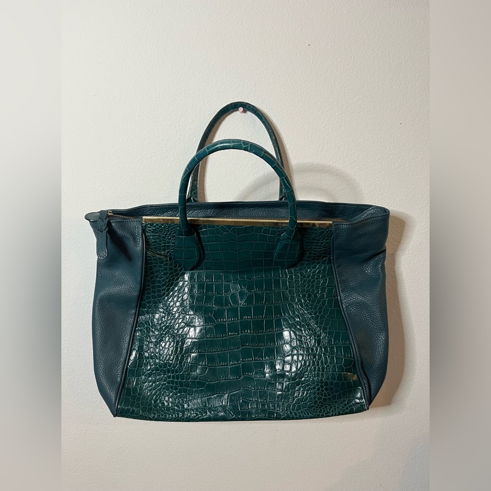 Rowallan of Scotland Leather Crocodile Embossed Gold Metal Accents Shoulder Bag